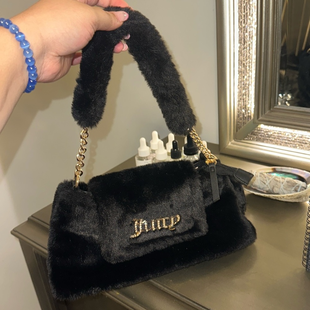 Black furry juicy shoulder bag